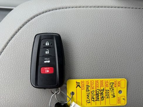 Used 2024 Toyota Camry XLE w/ Cold Weather Package FWD image 18