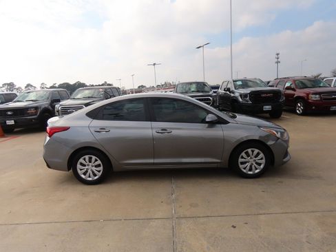 Used 2022 Hyundai Accent SE image 6