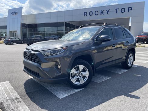 Used 2020 Toyota RAV4 XLE image 1