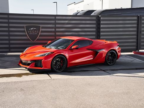 Used 2023 Chevrolet Corvette Z06 RWD image 5