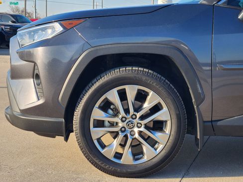 Used 2021 Toyota RAV4 XLE Premium image 9