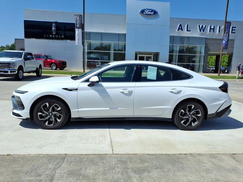 Used 2024 Hyundai Sonata SEL FWD image 2
