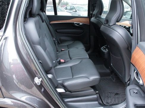 Used 2023 Volvo XC90 B6 Plus image 34