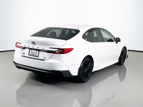 Used 2025 Toyota Camry SE AWD/4WD image 7