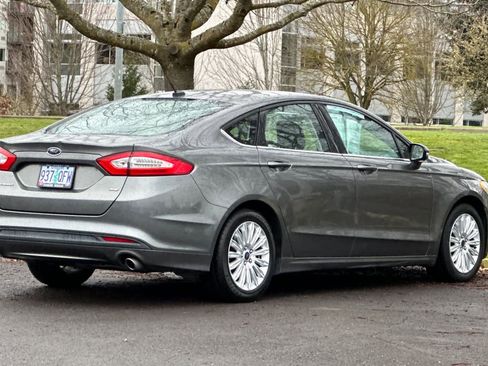 Used 2014 Ford Fusion SE image 2