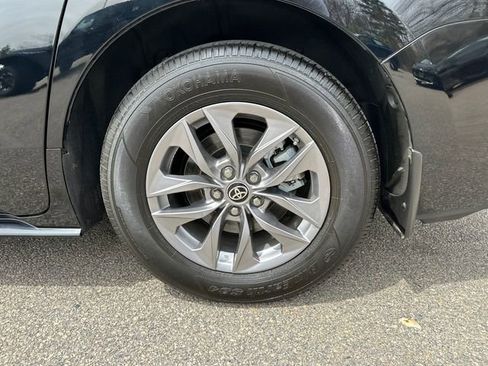 Certified 2023 Toyota Sienna XLE AWD/4WD image 18