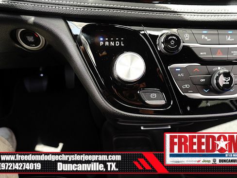 New 2027 Chrysler Pacifica Select FWD image 25