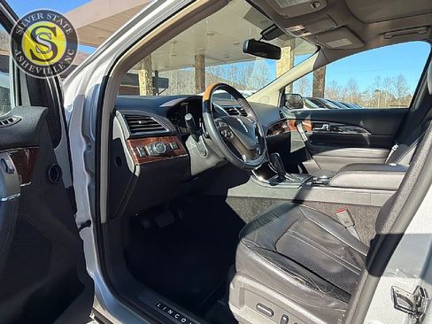 Used 2013 Lincoln MKX AWD image 11