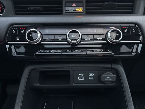 Used 2025 Honda Pilot Black Edition image 21