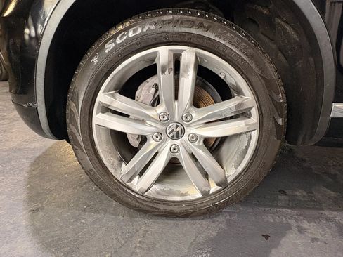 Used 2014 Volkswagen Touareg Executive AWD/4WD image 34