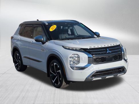 Used 2025 Mitsubishi Outlander SEL image 8