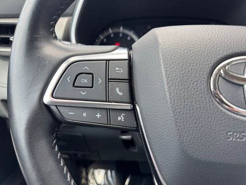 Used 2021 Toyota Highlander XLE AWD/4WD image 16