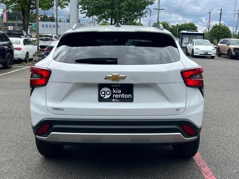 Used 2025 Chevrolet Trax LT FWD image 7