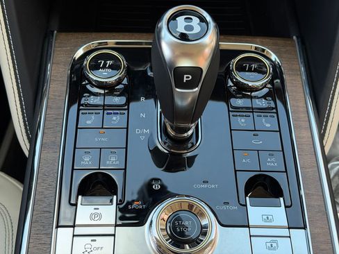 New 2026 Bentley Flying Spur Azure image 30