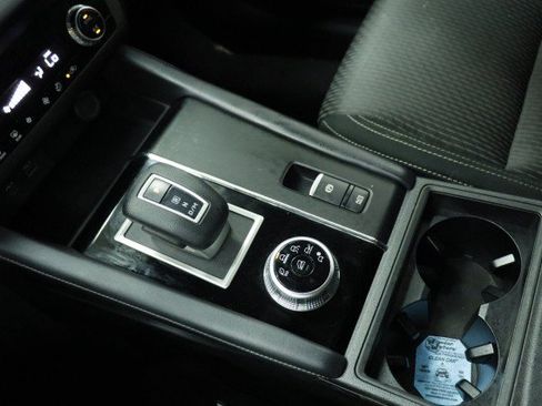 Used 2023 Mitsubishi Outlander ES FWD image 16