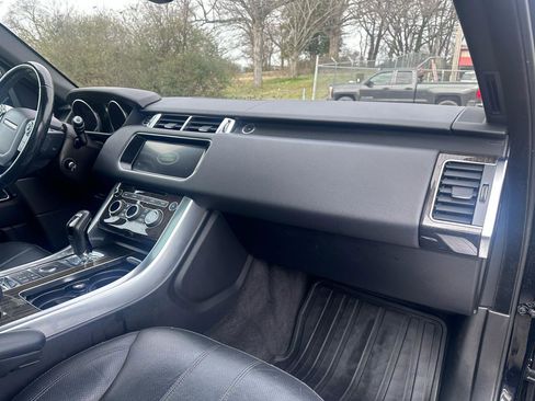 Used 2017 Land Rover Range Rover Sport HSE image 19