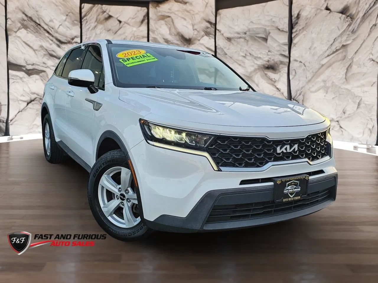 Used 2023 Kia Sorento LX FWD image 1