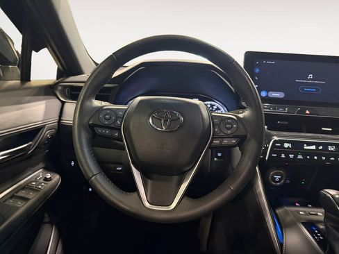 Used 2024 Toyota Venza Nightshade image 13