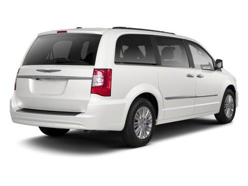 Used 2013 Chrysler Town & Country Touring image 2