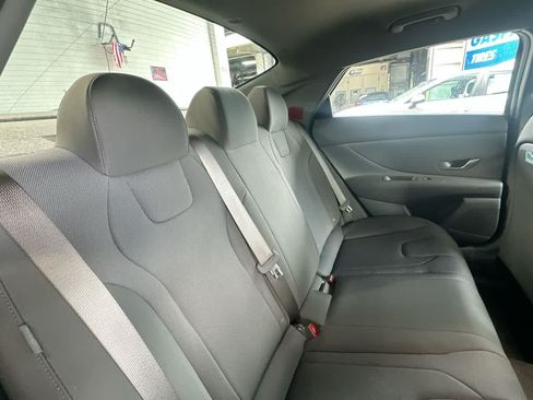 Used 2025 Hyundai Elantra SE FWD image 26