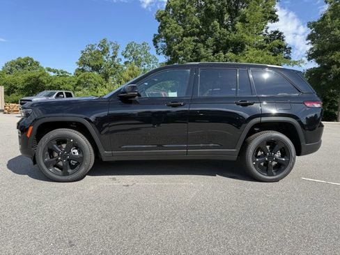 New 2025 Jeep Grand Cherokee Limited w/ Black Appearance Package image 2