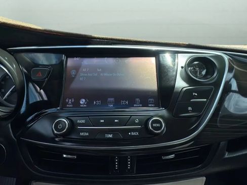Used 2019 Buick Envision Essence FWD image 18
