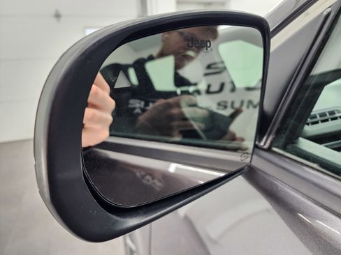 Used 2024 Jeep Compass Latitude image 36