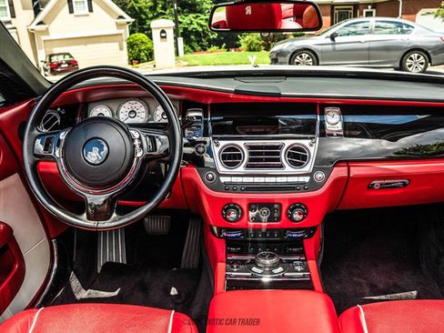 Used 2016 Rolls-Royce Dawn RWD image 36