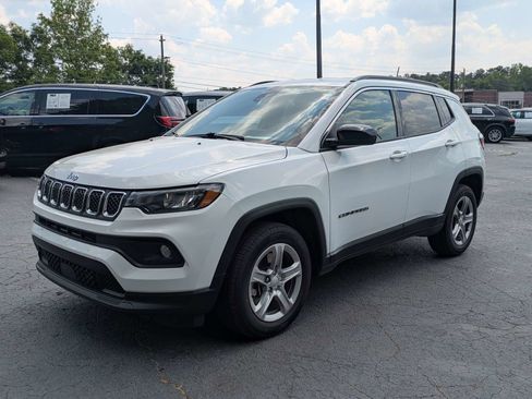 Used 2024 Jeep Compass Latitude AWD/4WD image 8