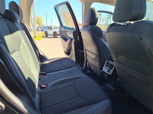 Used 2022 Subaru Forester Premium image 22