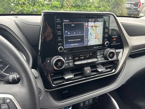 Used 2022 Toyota Highlander XLE AWD/4WD image 7