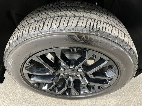 Used 2025 Chevrolet Silverado 1500 High Country w/ Midnight Edition AWD/4WD image 18