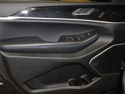 New 2022 Jeep Grand Cherokee Trailhawk w/ Luxury Tech Group III image 17