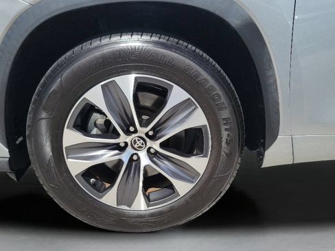Used 2022 Toyota Highlander XLE FWD image 31