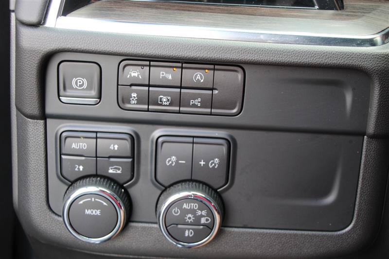 Used 2025 Chevrolet Tahoe LT w/ Comfort Package AWD/4WD image 21