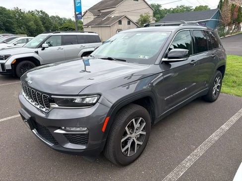 Used 2025 Jeep Grand Cherokee Limited AWD/4WD image 3