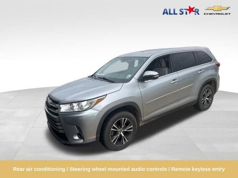 Used 2019 Toyota Highlander LE image 1