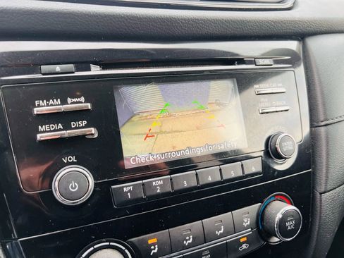 Used 2017 Nissan Rogue S image 33