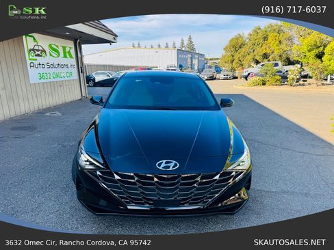 Used 2023 Hyundai Elantra Limited image 4