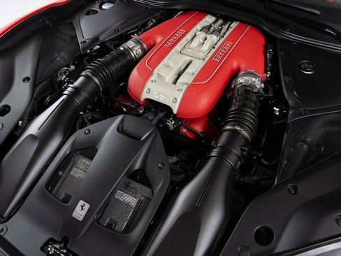 Used 2018 Ferrari 812 Superfast RWD image 10