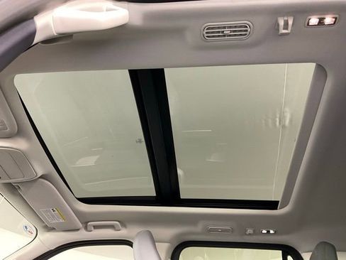 New 2025 Ford Expedition Active image 18