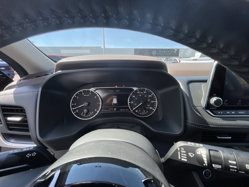 Used 2023 Nissan Rogue SV w/ SV Premium B Package FWD image 12