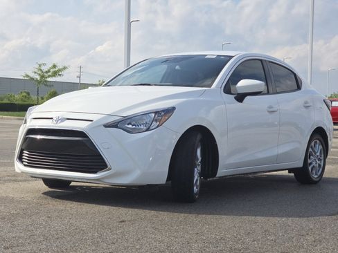 Used 2017 Toyota Yaris iA FWD image 10