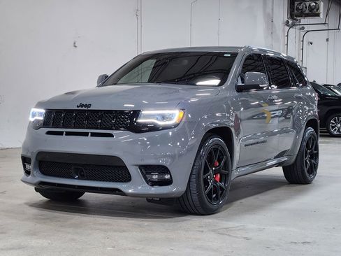 Used 2021 Jeep Grand Cherokee SRT image 4
