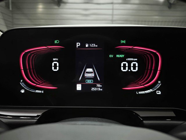 Used 2025 Kia Niro EX Touring FWD image 24