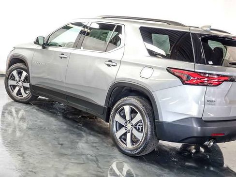Used 2023 Chevrolet Traverse LT w/ LT Premium Package AWD/4WD image 11