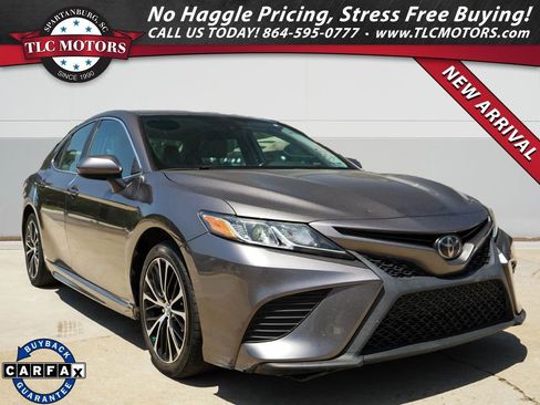 Used 2019 Toyota Camry SE FWD image 1