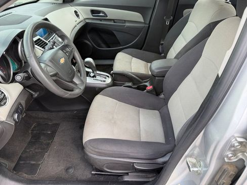 Used 2015 Chevrolet Cruze LS FWD image 10