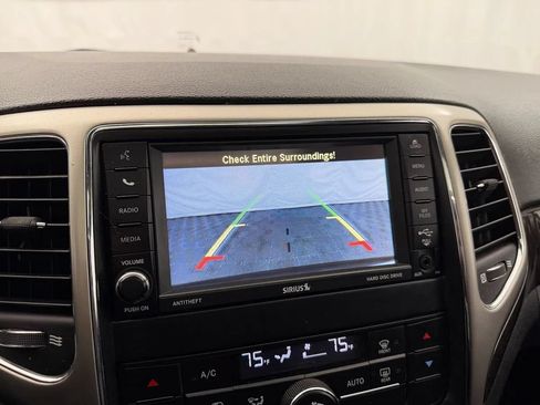 Used 2012 Jeep Grand Cherokee Laredo AWD/4WD image 15