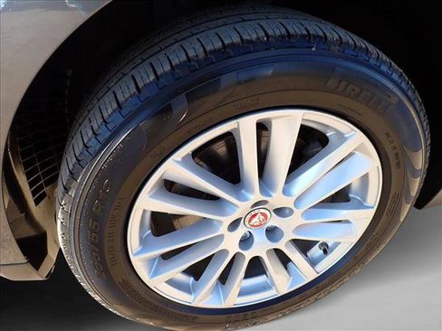 Used 2019 Jaguar F-PACE Prestige image 7